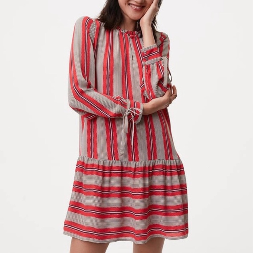Loft Dress with ties at the wrist 🏵️